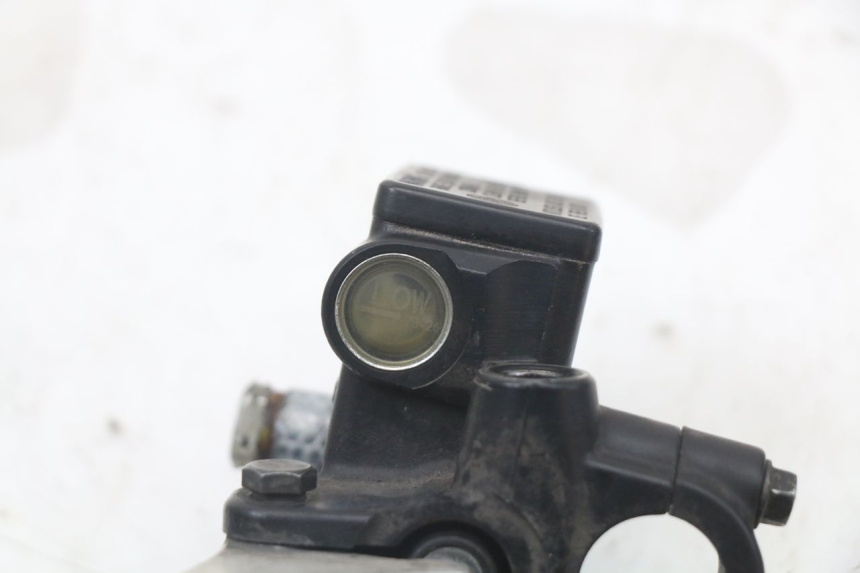 photo de REAR BRAKE MASTER CYLINDER PEUGEOT SATELIS 125 (2010 - 2012) - Fixing points details