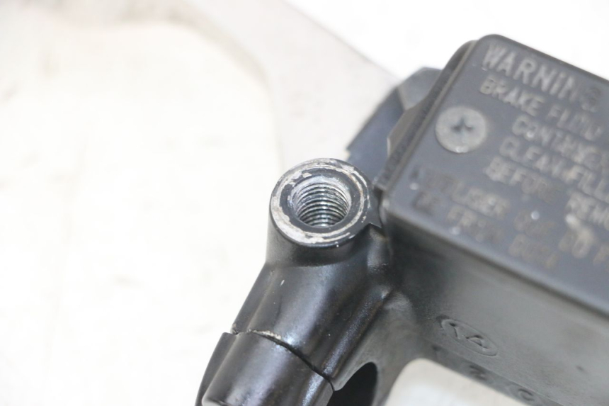 photo de REAR BRAKE MASTER CYLINDER PEUGEOT SATELIS 125 (2013 - 2018) - Fixing points details