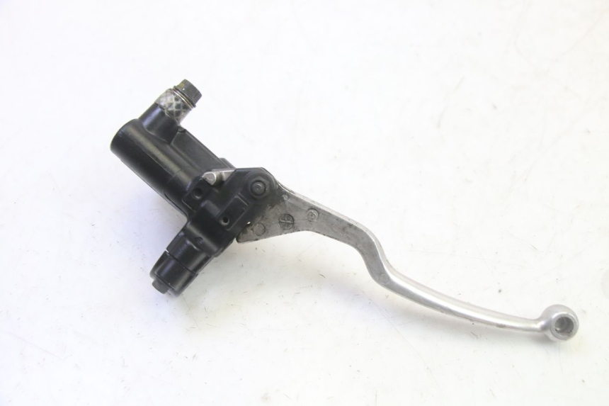 photo de REAR BRAKE MASTER CYLINDER PEUGEOT SATELIS 125 (2013 - 2018) - Fixing points details