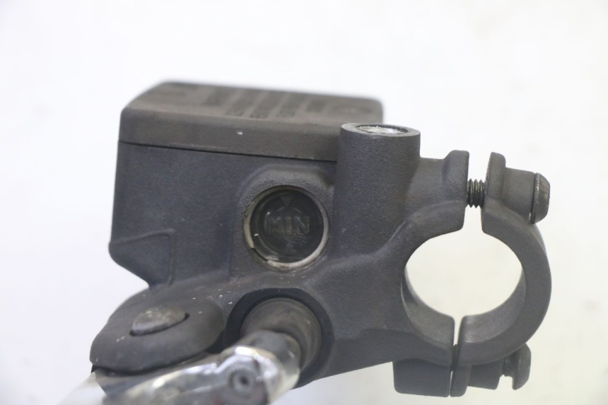 photo de REAR BRAKE MASTER CYLINDER PEUGEOT SATELIS 125 (2006 - 2009) - Alternative perspective