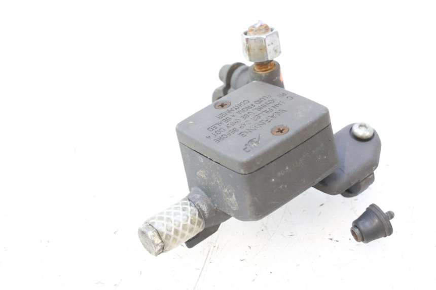 photo de REAR BRAKE MASTER CYLINDER PEUGEOT SATELIS 125 (2006 - 2009) - Fixing points details