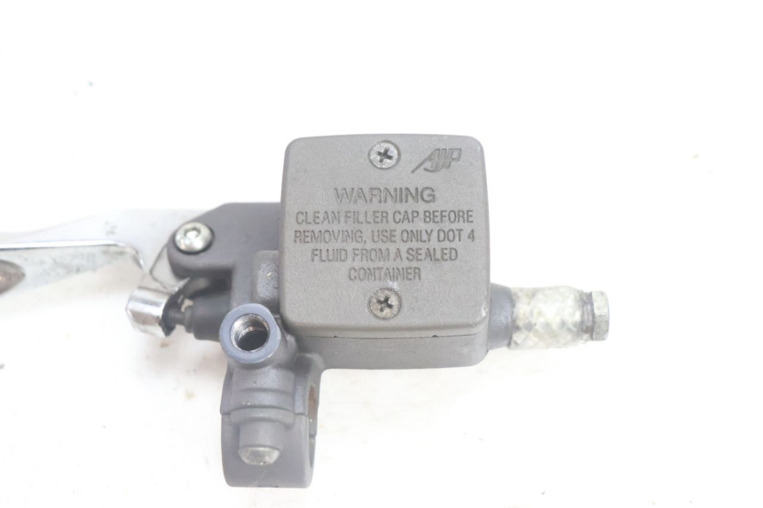 photo de REAR BRAKE MASTER CYLINDER PEUGEOT SATELIS 125 (2006 - 2009) - Technical close-up