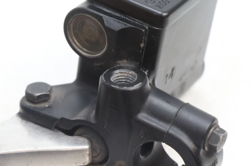 photo de REAR BRAKE MASTER CYLINDER PEUGEOT SATELIS 125 (2006 - 2009) - Alternative perspective