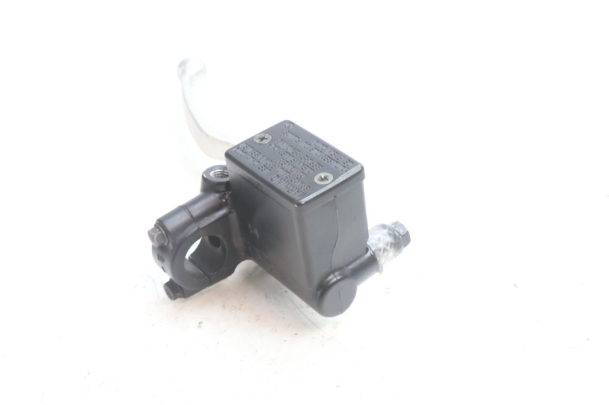 photo de REAR BRAKE MASTER CYLINDER PEUGEOT SATELIS 125 (2006 - 2009) - Fixing points details