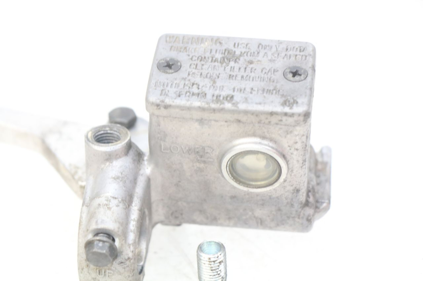 photo de REAR BRAKE MASTER CYLINDER SUZUKI SIXTEEN 125 (2008 - 2010) - Alternative perspective