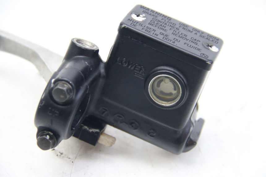 photo de REAR BRAKE MASTER CYLINDER SUZUKI SIXTEEN 125 (2008 - 2010) - Alternative perspective