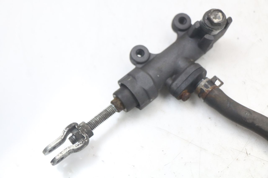 photo de REAR BRAKE MASTER CYLINDER SUZUKI GS F 500 (2004 - 2007) - Component detail