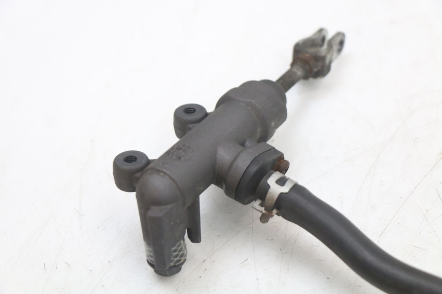 photo de REAR BRAKE MASTER CYLINDER SUZUKI GS F 500 (2004 - 2007) - Surface and material condition