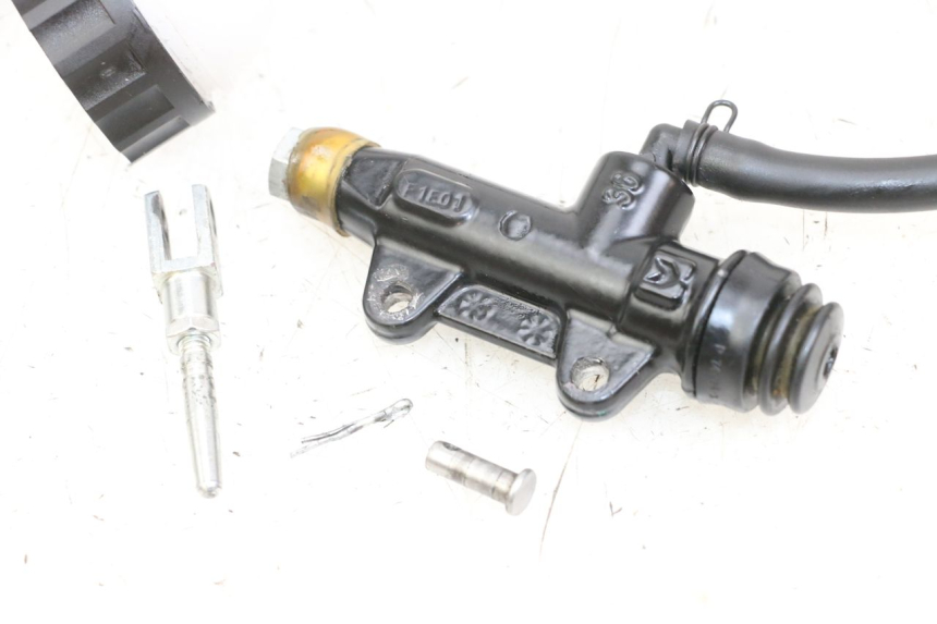 photo de REAR BRAKE MASTER CYLINDER HUSQVARNA SVARTPILEN 401 (2018 - 2023) - Fixing points details