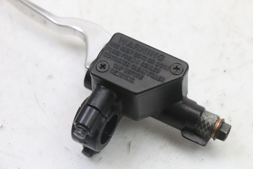 photo de REAR BRAKE MASTER CYLINDER SYM FIDDLE 3 III 125 (2014 - 2020) - Zoom on usage condition