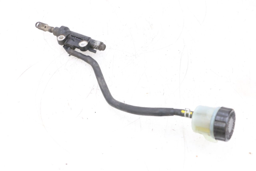photo de REAR BRAKE MASTER CYLINDER YAMAHA TDM ABS 900 (2002 - 2014) - Technical close-up