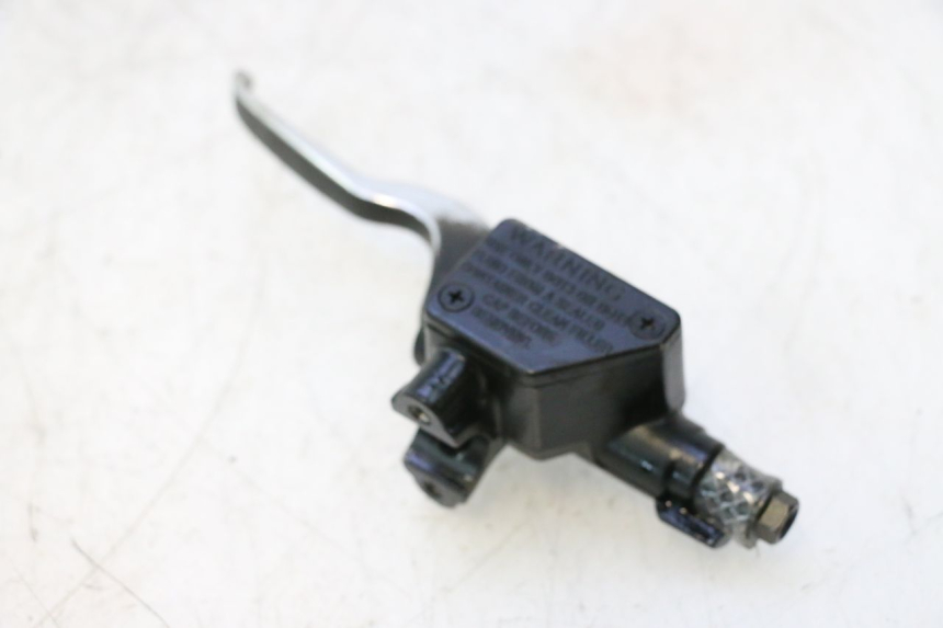 photo de REAR BRAKE MASTER CYLINDER PEUGEOT TWEET 4T 50 (2018 - 2022) - Technical close-up