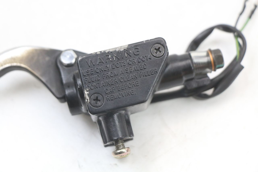 photo de REAR BRAKE MASTER CYLINDER PEUGEOT TWEET 125 (2018 - 2021) - Zoom on usage condition