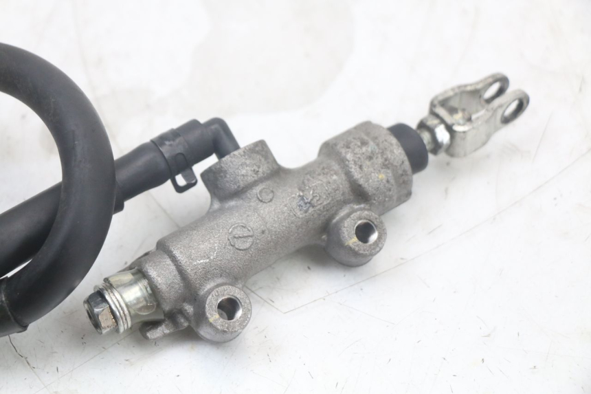photo de REAR BRAKE MASTER CYLINDER KAWASAKI VERSYS ABS 650 (2015 - 2018) - Technical close-up