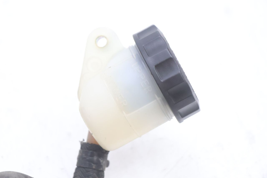photo de REAR BRAKE MASTER CYLINDER HONDA VFR FI RC46 800 (1998 - 2001) - Zoom on usage condition