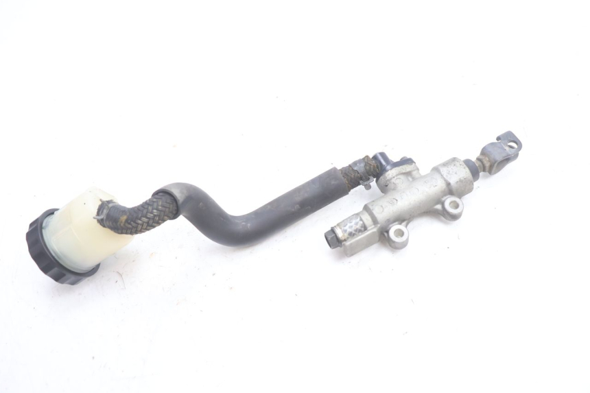 photo de REAR BRAKE MASTER CYLINDER HONDA VFR FI RC46 800 (1998 - 2001) - Alternative perspective