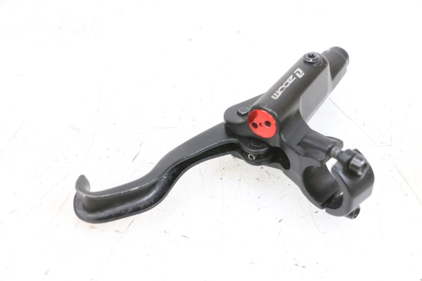 photo de REAR BRAKE MASTER CYLINDER DUALTRON VICTOR LIMITED 1 - Fixing points details