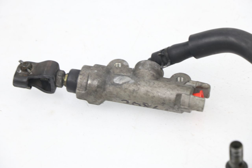 photo de REAR BRAKE MASTER CYLINDER HONDA VTR F FIRESTORM 1000 (1997 - 2001) - Surface and material condition