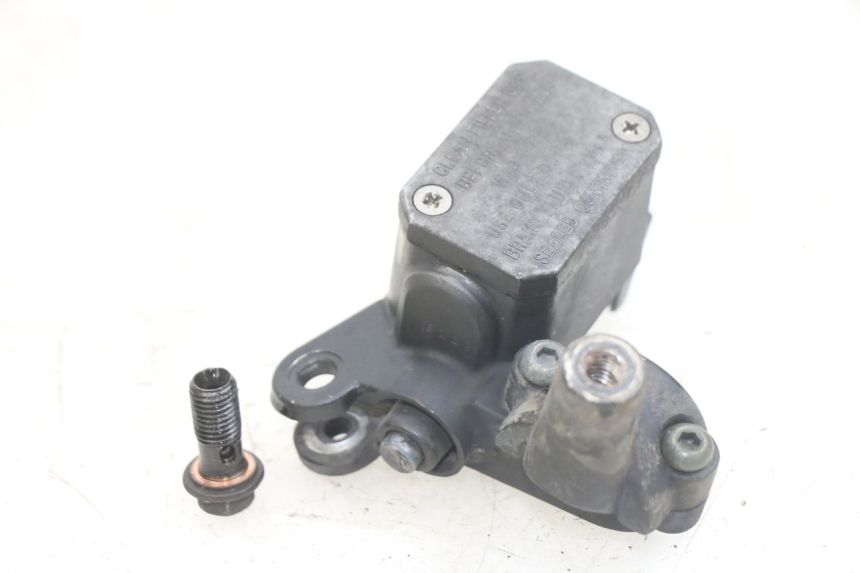 photo de REAR BRAKE MASTER CYLINDER YAMAHA X-MAX XMAX 250 (2006 - 2009) - Technical close-up