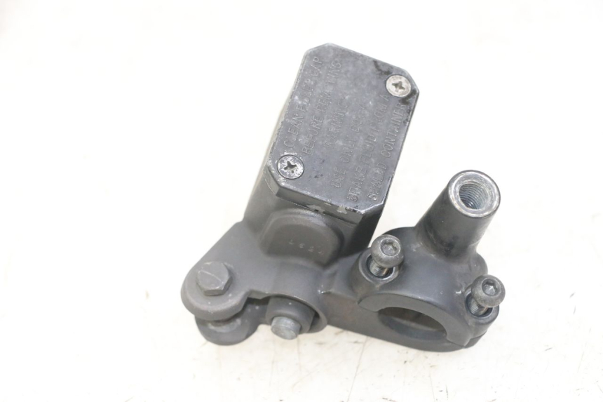 photo de REAR BRAKE MASTER CYLINDER YAMAHA X-MAX XMAX 125 (2010 - 2013) - Technical close-up