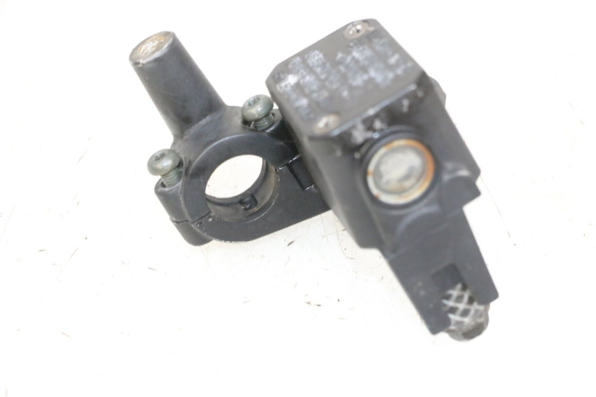 photo de REAR BRAKE MASTER CYLINDER YAMAHA XMAX X-MAX 125 (2006 - 2009) - Fixing points details