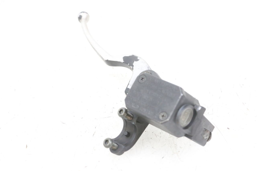 photo de REAR BRAKE MASTER CYLINDER YAMAHA XMAX X-MAX 125 (2006 - 2009) - Technical close-up
