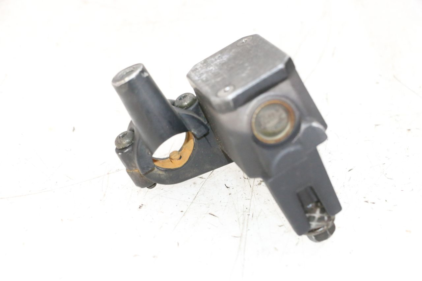 photo de REAR BRAKE MASTER CYLINDER YAMAHA XMAX X-MAX 125 (2006 - 2009) - Technical close-up