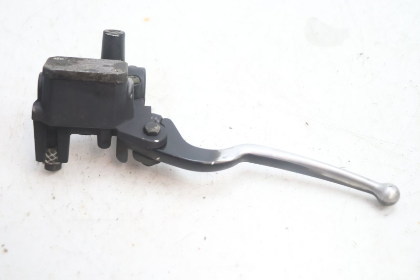 photo de REAR BRAKE MASTER CYLINDER YAMAHA XMAX X-MAX 125 (2006 - 2009) - Technical close-up