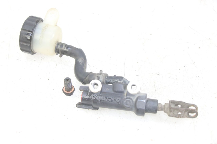 photo de REAR BRAKE MASTER CYLINDER YAMAHA XJN DIVERSION 600 (2000 - 2003) - Zoom on usage condition