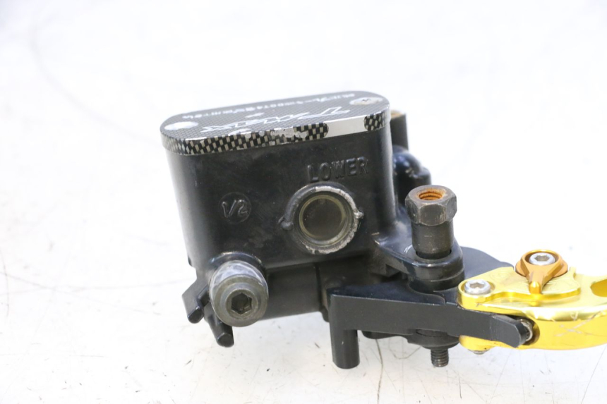 photo de REAR BRAKE MASTER CYLINDER YAMAHA XP T-MAX ABS 500 (2005 - 2005) - Surface and material condition