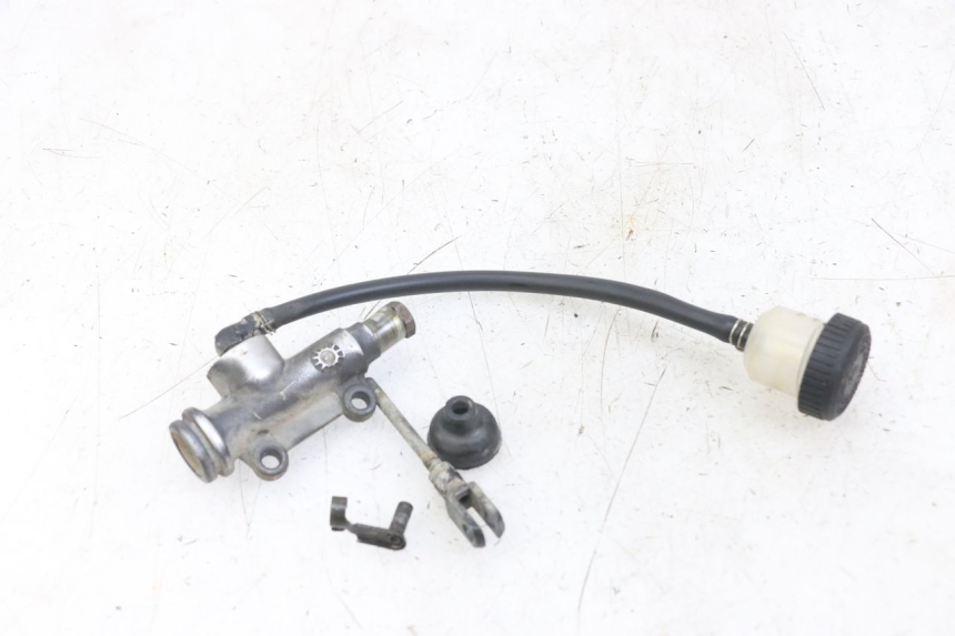 photo de REAR BRAKE MASTER CYLINDER PEUGEOT XP6 50 (1997 - 2003) - Zoom on usage condition