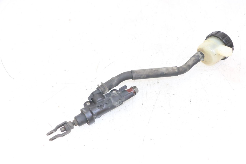 photo de REAR BRAKE MASTER CYLINDER YAMAHA FZS FAZER 600 (2001 - 2003) - Alternative perspective