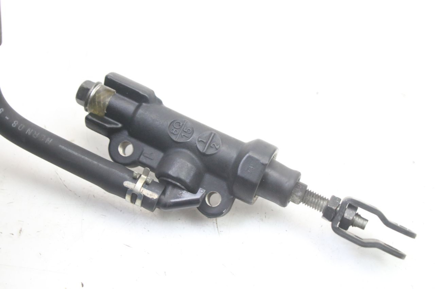 photo de REAR BRAKE MASTER CYLINDER YAMAHA XJ6 600 (2008 - 2016) - Fixing points details