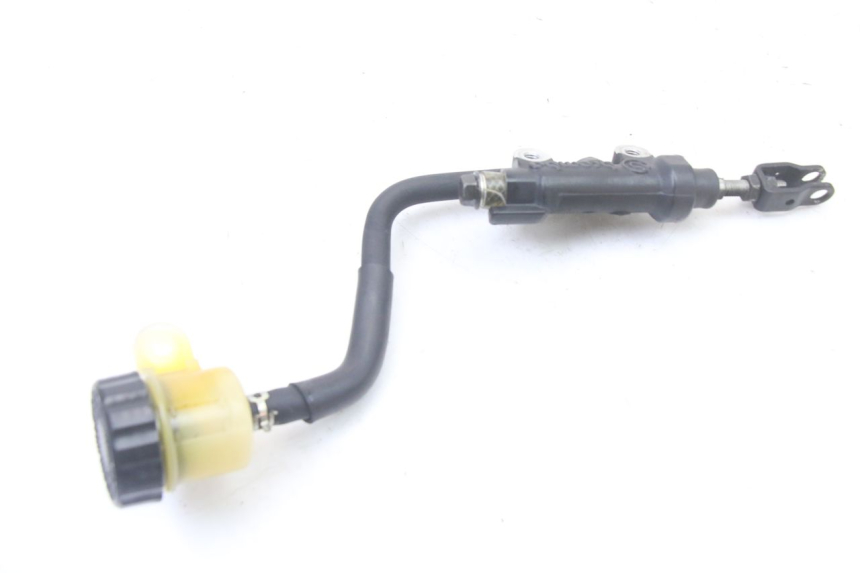 photo de REAR BRAKE MASTER CYLINDER YAMAHA XJ6 600 (2008 - 2016) - Surface and material condition