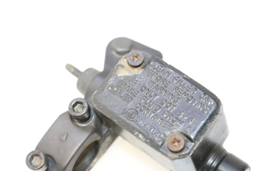 photo de REAR BRAKE MASTER CYLINDER YAMAHA YP MAJESTY 125 (2007 - 2010) - Zoom on usage condition