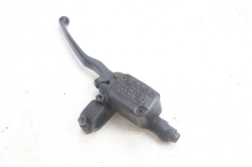 photo de REAR BRAKE MASTER CYLINDER YAMAHA YP MAJESTY 125 (2007 - 2010) - Fixing points details