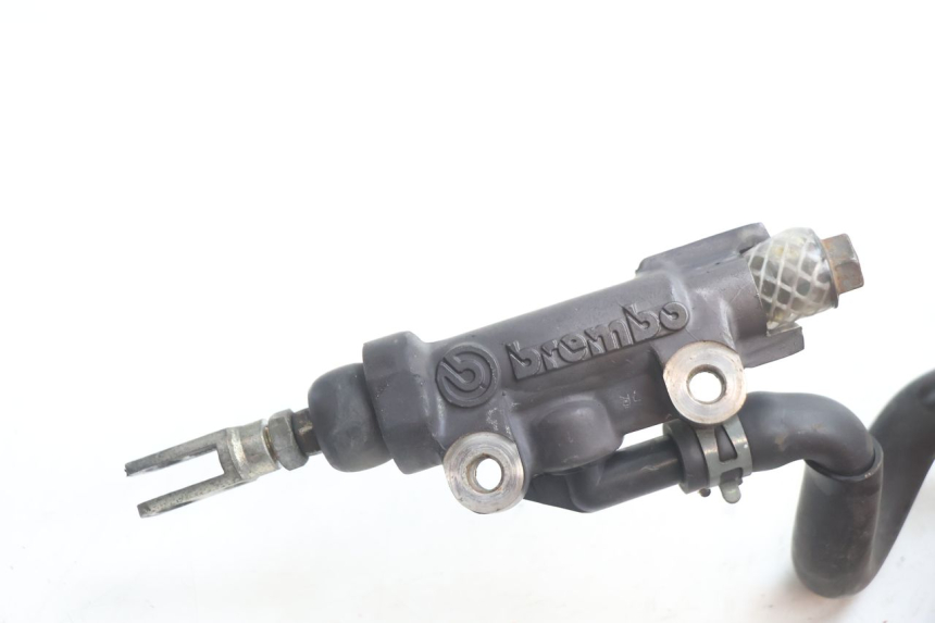 photo de REAR BRAKE MASTER CYLINDER YAMAHA YZF R GENESIS 750 (1993 - 1998) - Technical close-up