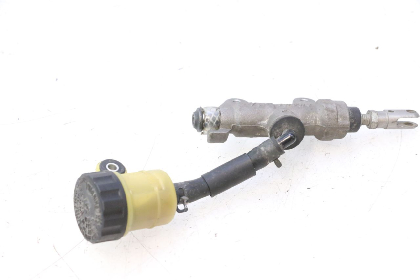 photo de REAR BRAKE MASTER CYLINDER YAMAHA YZF R6 600 (2008 - 2009) - Alternative perspective