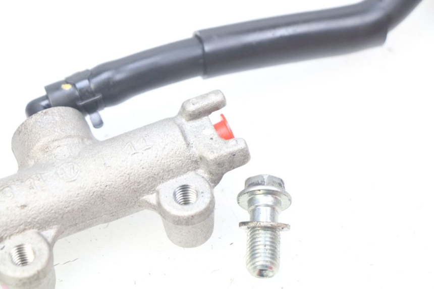 photo de REAR BRAKE MASTER CYLINDER KAWASAKI Z 650 (2016 - 2019) - Technical close-up
