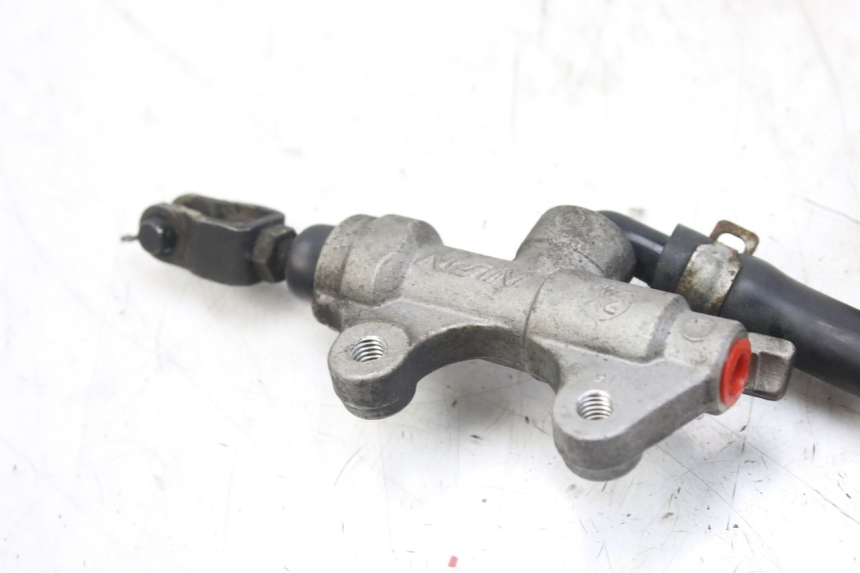 photo de REAR BRAKE MASTER CYLINDER KAWASAKI ZX-6R ZX6R 600 (1995 - 1997) - Alternative perspective