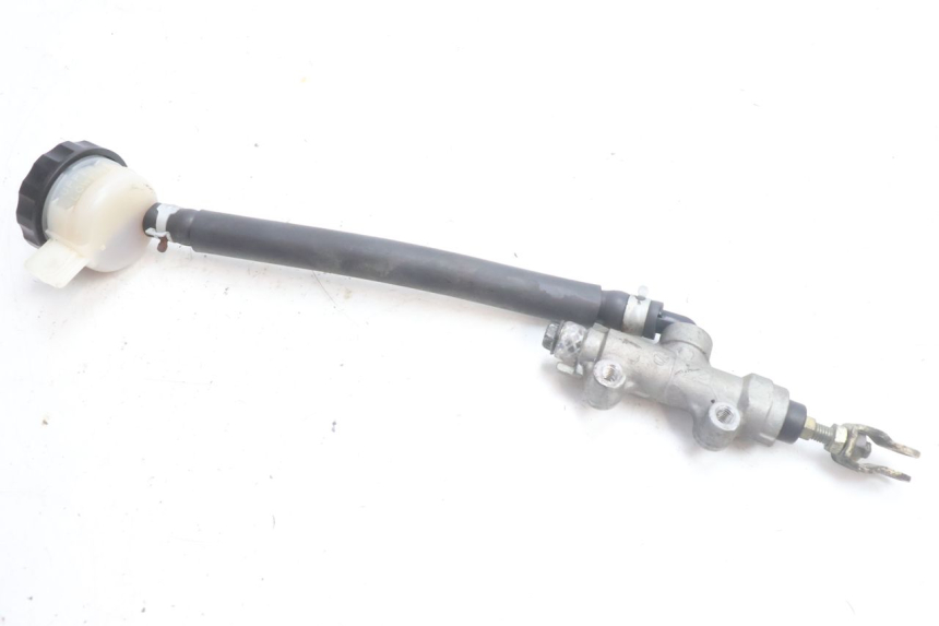 photo de REAR BRAKE MASTER CYLINDER KAWASAKI ZZR 600 (1995 - 2004) - Alternative perspective