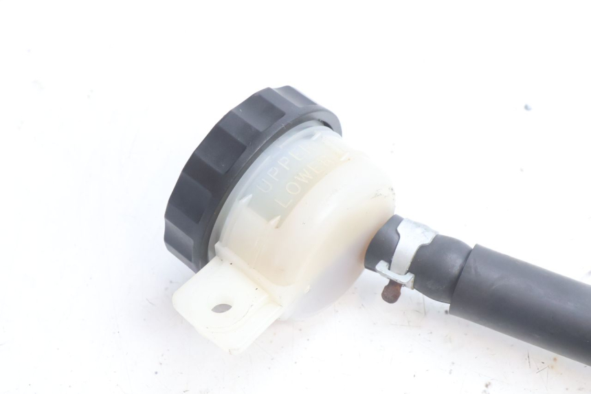 photo de REAR BRAKE MASTER CYLINDER KAWASAKI ZZR 600 (1995 - 2004) - Technical close-up