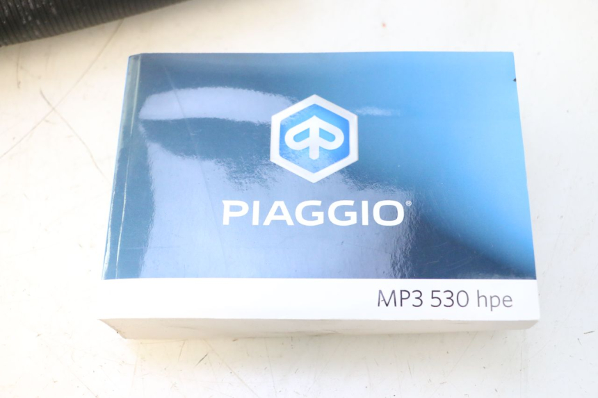 photo de USER MANUAL PIAGGIO MP3 HPE 530 (2022 - 2026) - Markings and original references