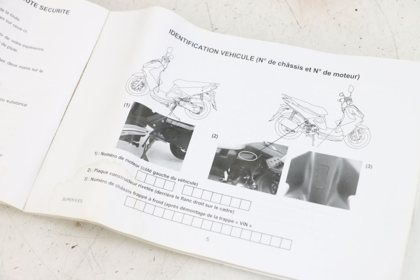 photo de USER MANUAL KYMCO SUPER 8 4T 50 (2021 - 2024) - Alternative perspective