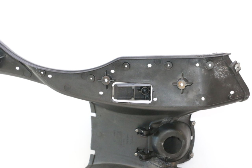 photo de FLOOR PANEL APRILIA ATLANTIC S 125 (2010 - 2013) - Distinctive features
