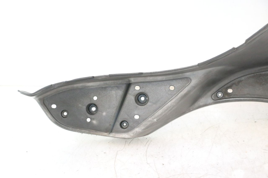 photo de FLOOR PANEL APRILIA ATLANTIC S 125 (2010 - 2013) - Zoom on usage condition