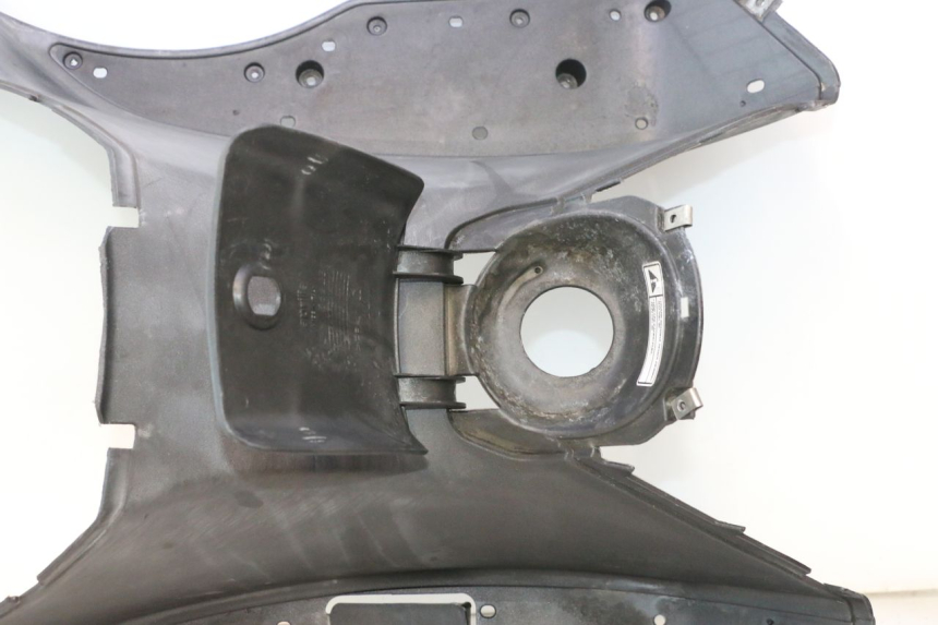 photo de FLOOR PANEL APRILIA ATLANTIC S 125 (2010 - 2013) - Fixing points details