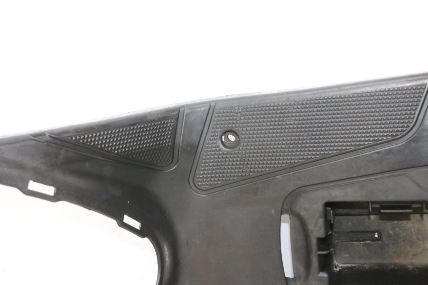 photo de FLOOR PANEL MBK BOOSTER SPIRIT NAKED 50 (2004 - 2017) - Zoom on usage condition