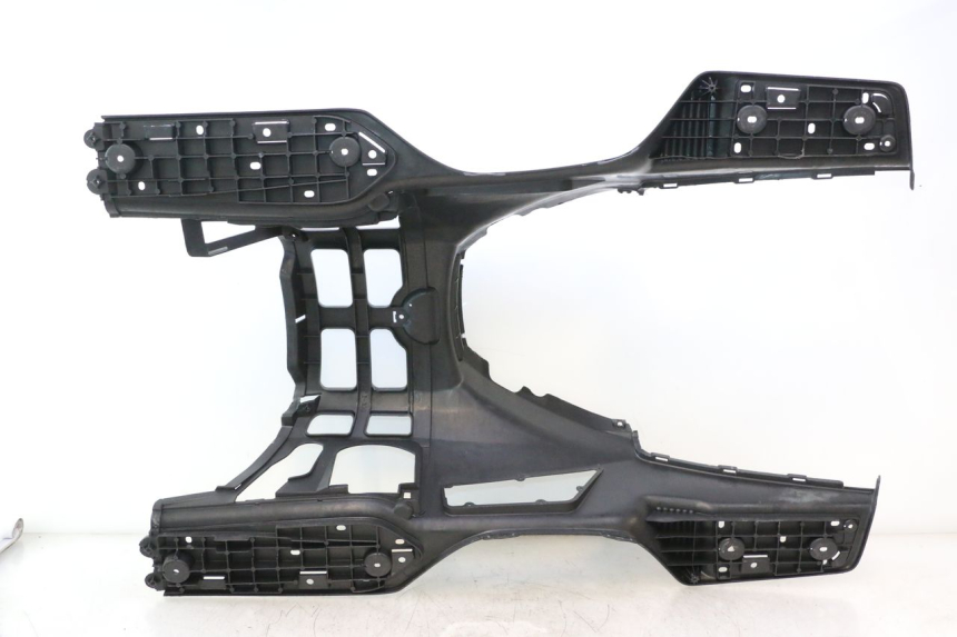 photo de FLOOR PANEL SUZUKI BURGMAN EXECUTIVE ABS 650 (2006 - 2012) - Detailed visual inspection