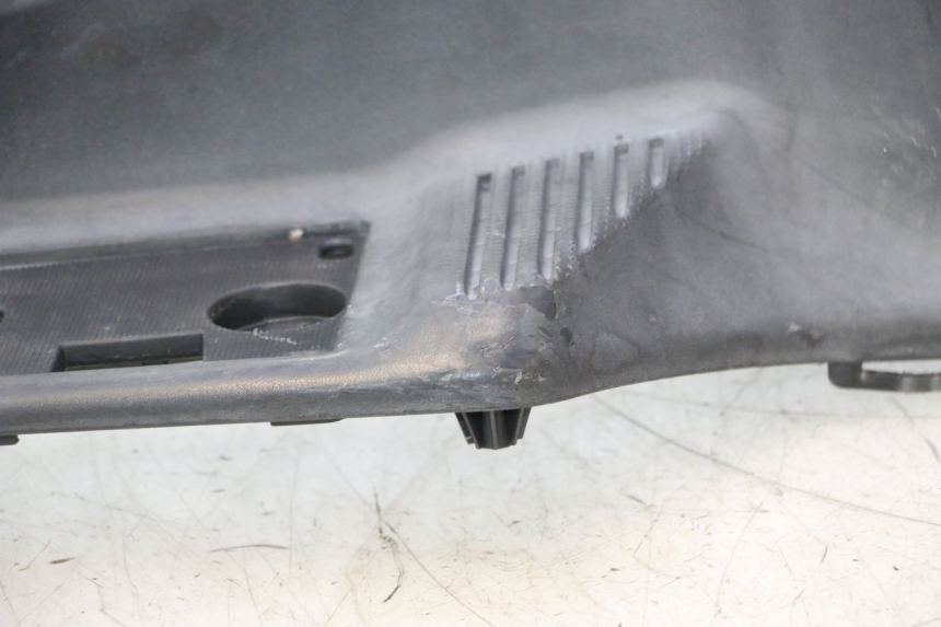 photo de FLOOR PANEL SUZUKI BURGMAN EXECUTIVE ABS 650 (2006 - 2012) - Technical close-up